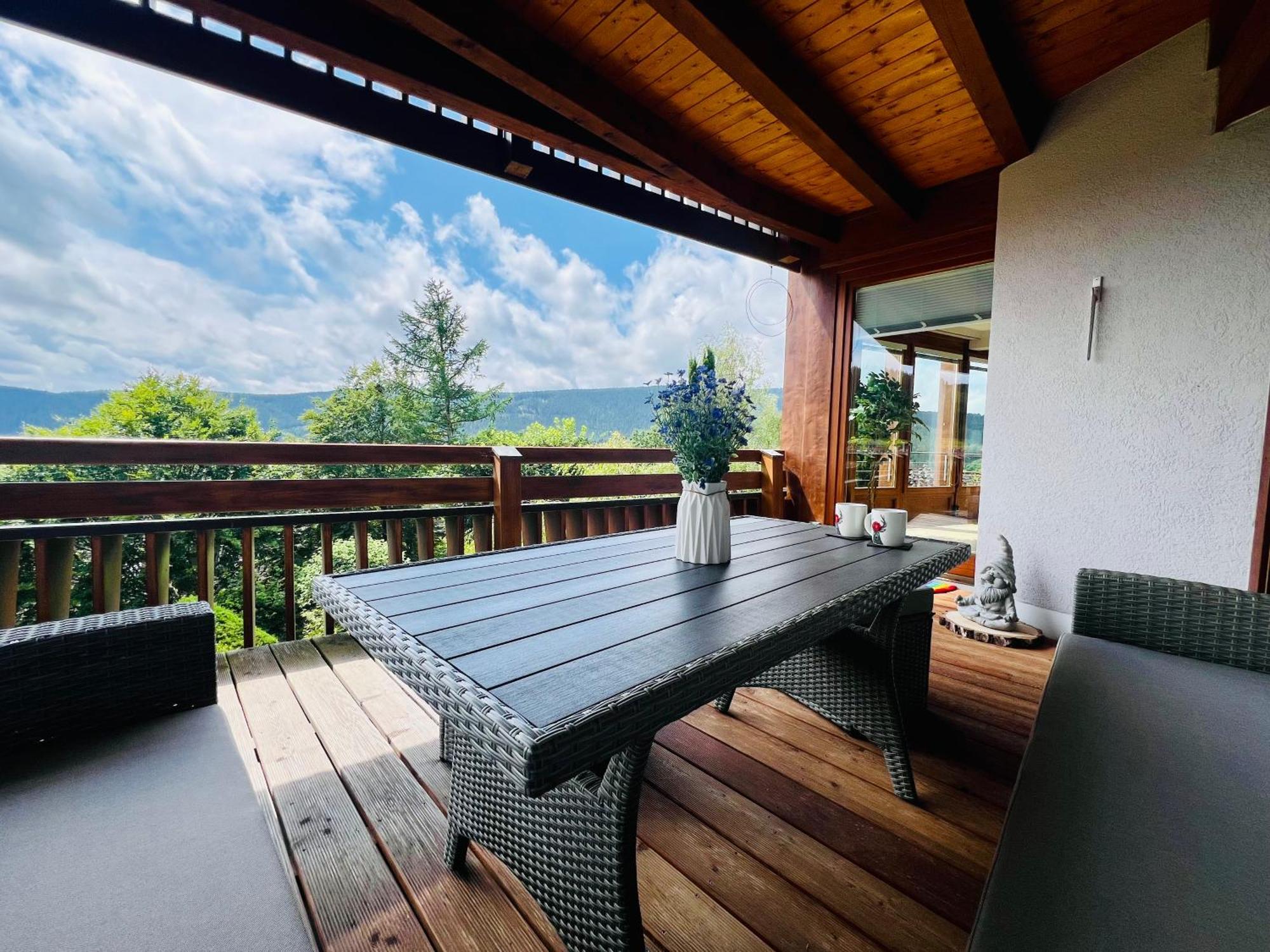 Ferienwohnung Panoramablick Mit Privatparkplatz, 2 Balkone Und 1,5 Baeder Titisee-Neustadt Exterior foto