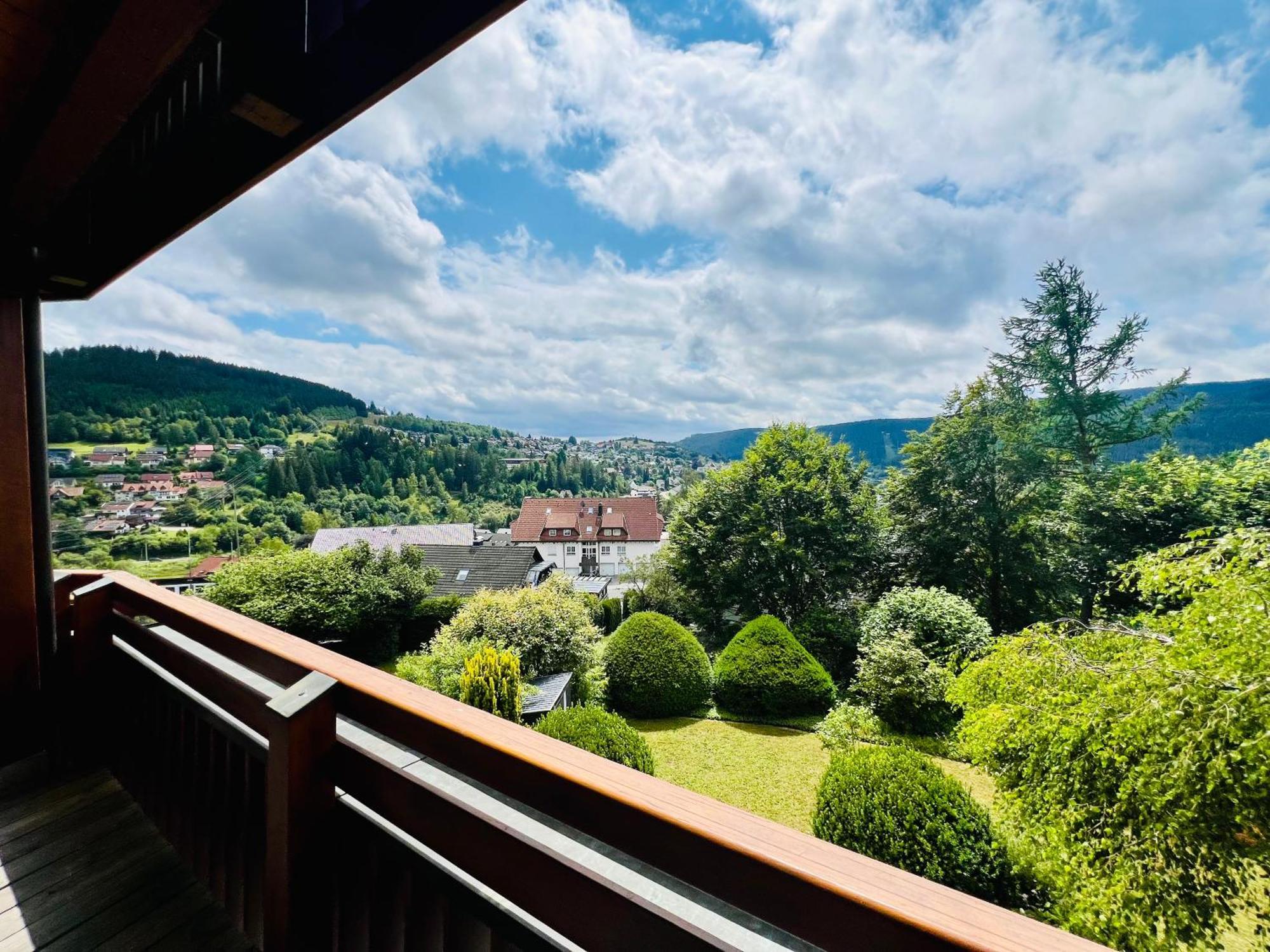 Ferienwohnung Panoramablick Mit Privatparkplatz, 2 Balkone Und 1,5 Baeder Titisee-Neustadt Exterior foto